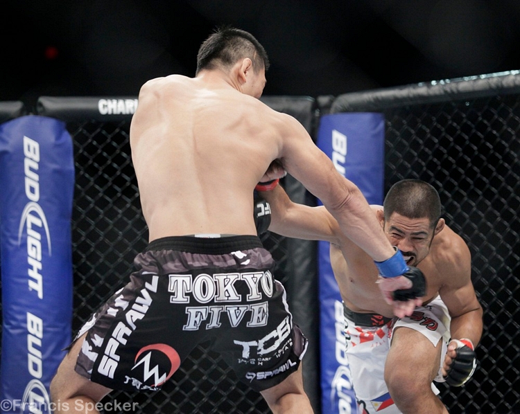 Yushin-Okami-Mark-Munoz-0027